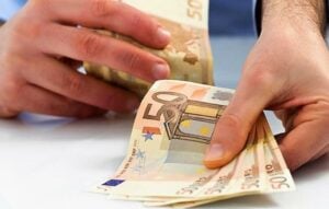 Σας αφορά: Νέο έκτακτο επίδομα 200 ευρώ – Πότε και πόσα θα πάρετε