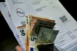 Ρεύμα: Έκπτωση 480 ευρώ απευθείας στους λογαριασμούς – Δείτε πότε