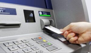 Ανατροπή στα ATM – Τι αλλάζει στις συναλλαγές με άλλη τράπεζα