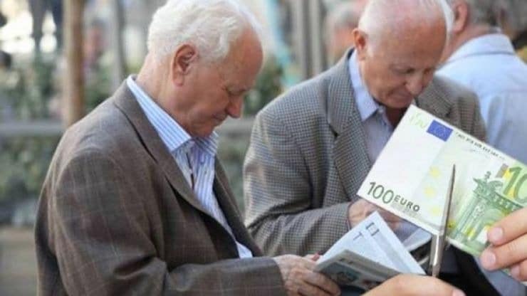 Ανατροπή για τους συνταξιούχους που εργάζονται - Τι αλλάζει