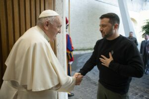 Ζελένσκι: Απορρίπτει την πρόταση του πάπα Φραγκίσκου