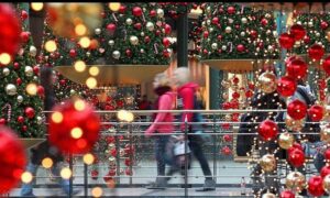 Χριστούγεννα 2023: Σε εορταστικούς ρυθμούς κινείται η αγορά
