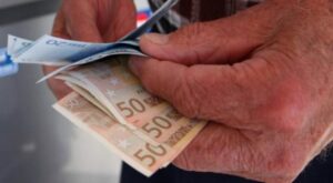 Διπλό επίδομα 400 ευρώ σε όσους δεν έχουν ένσημα – Οι δύο προϋποθέσεις