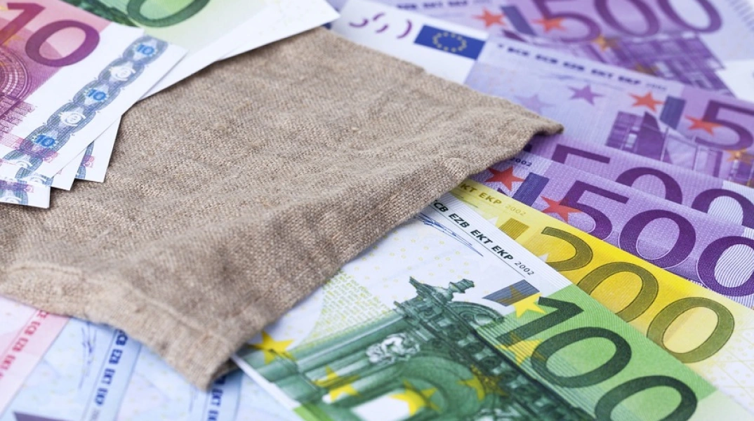 Επιταγή 500 ευρώ σε γονείς, παππούδες, γιαγιάδες - Η απλή αίτηση στο gov