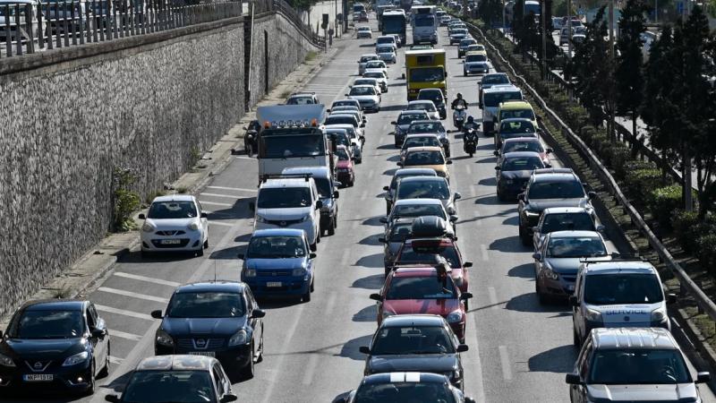 «Κόβονται» χιλιάδες οδηγοί στην Ελλάδα - Αλλαγή σε ΚΤΕΟ, τέλη κυκλοφορίας