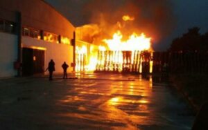 ΑΓΝΟ: Φωτιά σε εγκατελελειμμένο εργοστάσιο της επιχείρισης