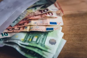 Έκτακτο επίδομα 718 ευρώ με μια κατάθεση – Oι δικαιούχοι και τα κριτήρια