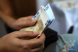 ΟΠΕΚΑ: Έκτακτη πληρωμή σε χιλιάδες – Ποιοι πάνε ATM