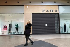 Κοστίζει μόλις 27,95 ευρώ: Το φλοράλ πουκάμισο από τα Zara για την άνοιξη έγινε ανάρπαστο