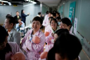 Κίνα 2023: Έσοδα 350 δισ. ευρώ είχε το ταμείο βασικής ιατροφαρμακευτικής
