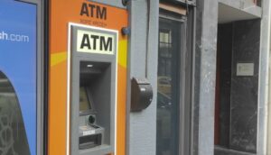 Βγάλτε χρήματα από τα ATM χωρίς χρέωση – Τι υπάρχει στην Αθήνα
