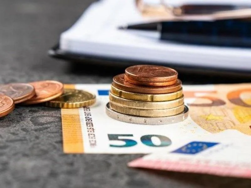 Επίδομα 200 ευρώ σερί για 12 μήνες – Ποιοι μπορούν να το πάρουν