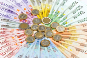 «Βρέχει» λεφτά 150 έως 1.500 ευρώ με πέντε νέα επιδόματα