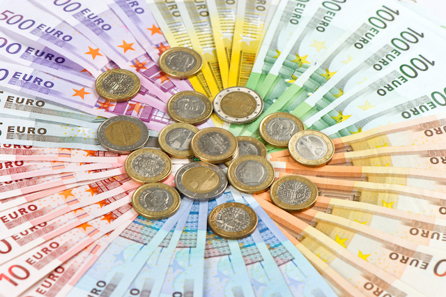 «Βρέχει» λεφτά 150 έως 1.500 ευρώ με πέντε νέα επιδόματα