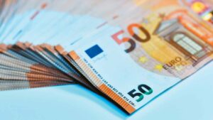 Επίδομα 150 ευρώ σε νέους – Πότε η πληρωμή των χρημάτων