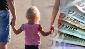 Επίδομα παιδιού: Ποιοι θα δουν διπλή πληρωμή στους λογαριασμούς