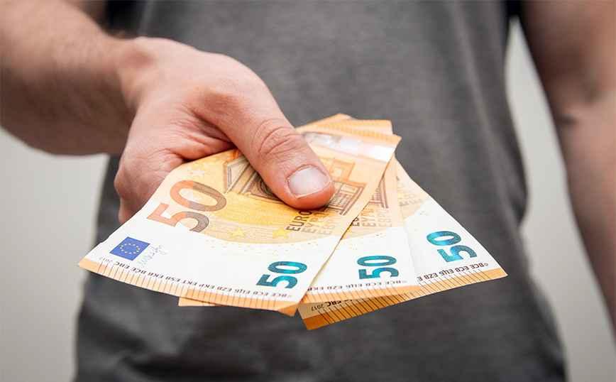 Επίδομα 150 ευρώ σε νέους - Πότε θα πάρουν τα χρήματα