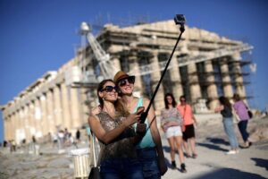 Τουρισμός: Πόσα ξόδεψαν οι τουρίστες το 2023 – Ποιες περιφέρειες εισέπραξαν τα περισσότερα