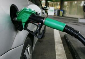 Απελπισία και σοκ με την τιμή της βενζίνης: Δείτε πόσο θα φτάσει σε λίγες ημέρες