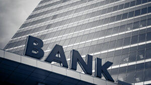 Τράπεζες: Εξελίξεις με το «χαράτσι» που πληρώνουμε όλοι