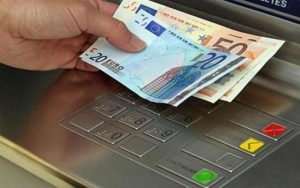 Μπαίνουν χρήματα από e-ΕΦΚΑ, ΔΥΠΑ – Ποιοι πάνε ATM από 30/9