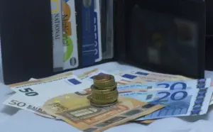 Έκτακτο επίδομα Χριστουγέννων:Από 100 έως 200 ευρώ στους δικαιούχους