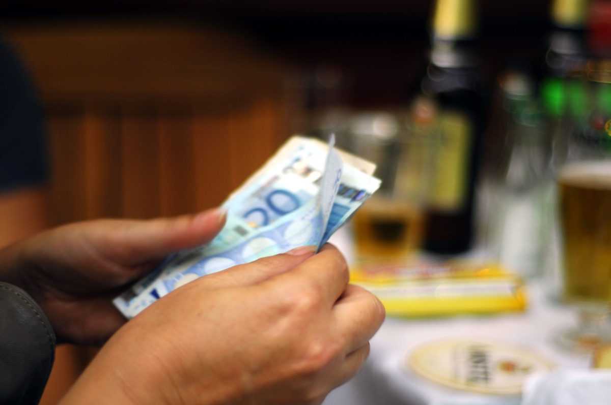 Χριστουγεννιάτικο βοήθημα 200 ευρώ σε 600.000 συνταξιούχους