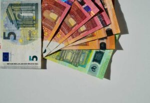 Σενάριο για επίδομα-έκπληξη αν έχετε τόση σύνταξη – Το ποσό που εξετάζεται
