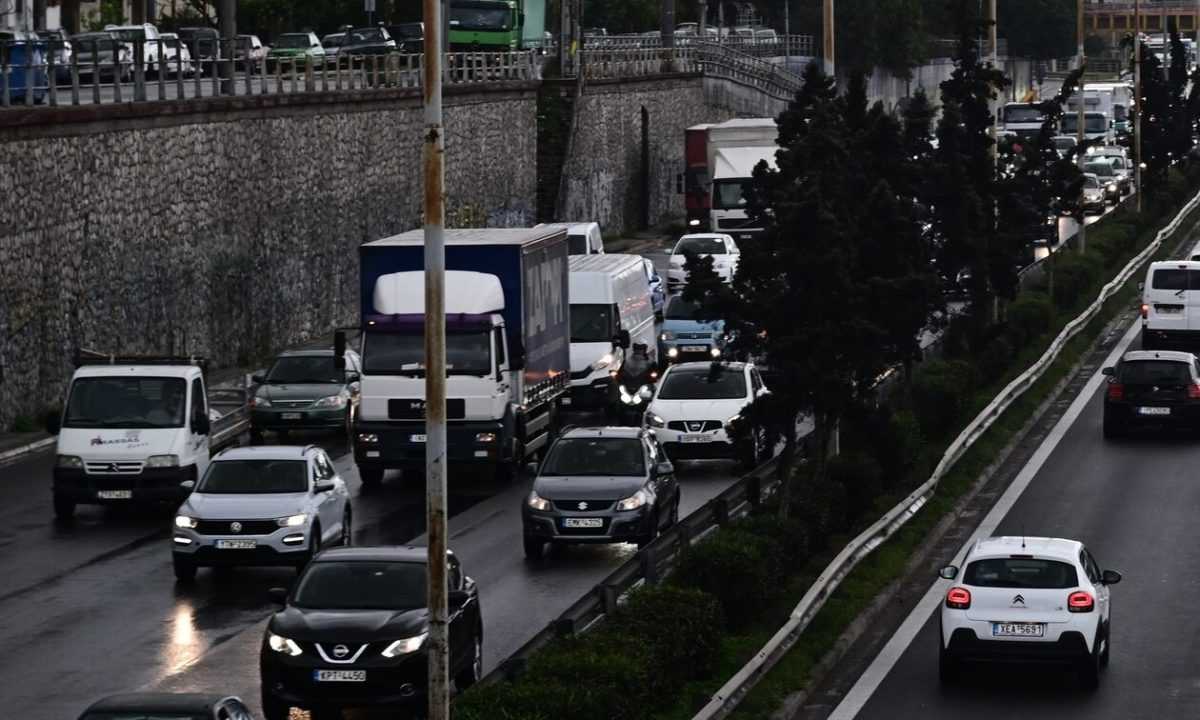 Τέρμα οι «σακαράκες» στους δρόμους - Έρχεται υποχρεωτική απόσυρση
