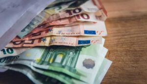 Έκτακτο επίδομα σε οικογένειες με παιδιά και συνταξιούχους – Πότε η πληρωμή