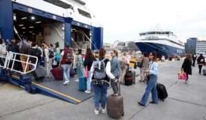 Φθηνότερα ακτοπλοϊκά εισιτήρια για το 2025: Μεγάλες προσφορές, μικρότερες τιμές