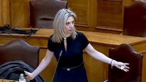 Πυρά από την Μαρία Καρυστιανού στον Κυριάκο Βελόπουλο