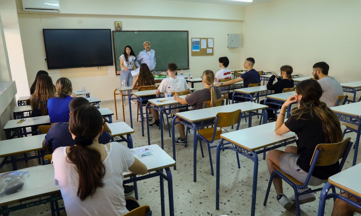 Πανελλήνιες 2025: Ποιο μάθημα δίνουν πρώτο - Πότε ξεκινάνε