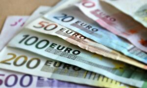 Μπόνους ζωής: Πώς να εξασφαλίσετε 409 ευρώ τον μήνα χωρίς ούτε ένα ένσημο