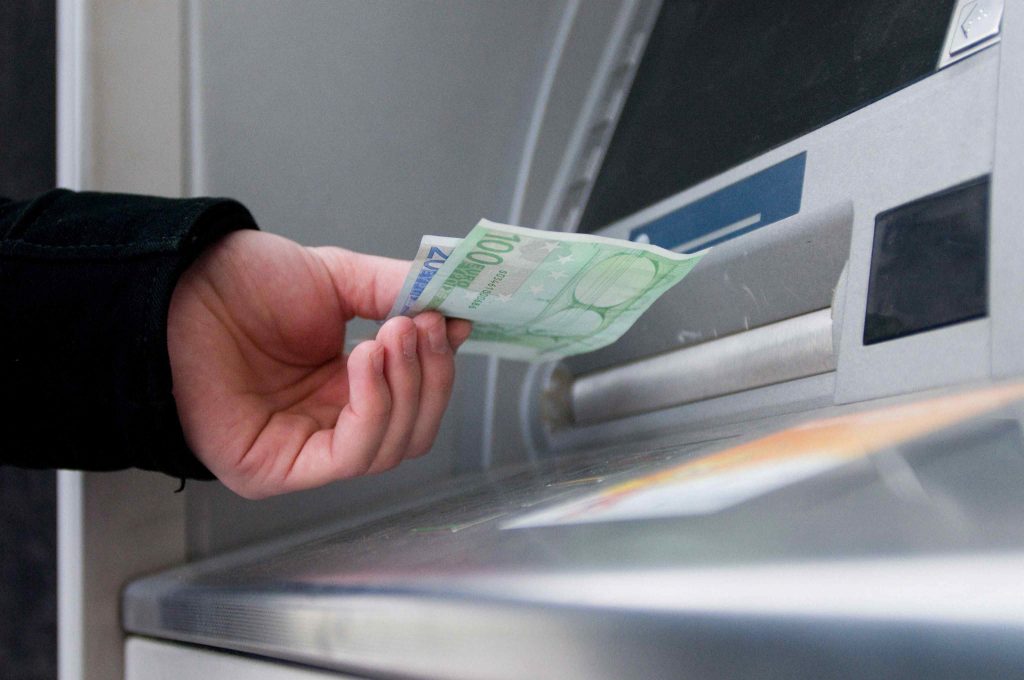 Επιστρέφονται χρήματα σε χιλιάδες συνταξιούχους – Ποιοι δικαιούνται αναδρομικά και πόσα