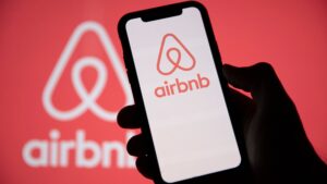 Έφοδοι στα Airbnb από ελεγκτές της ΑΑΔΕ