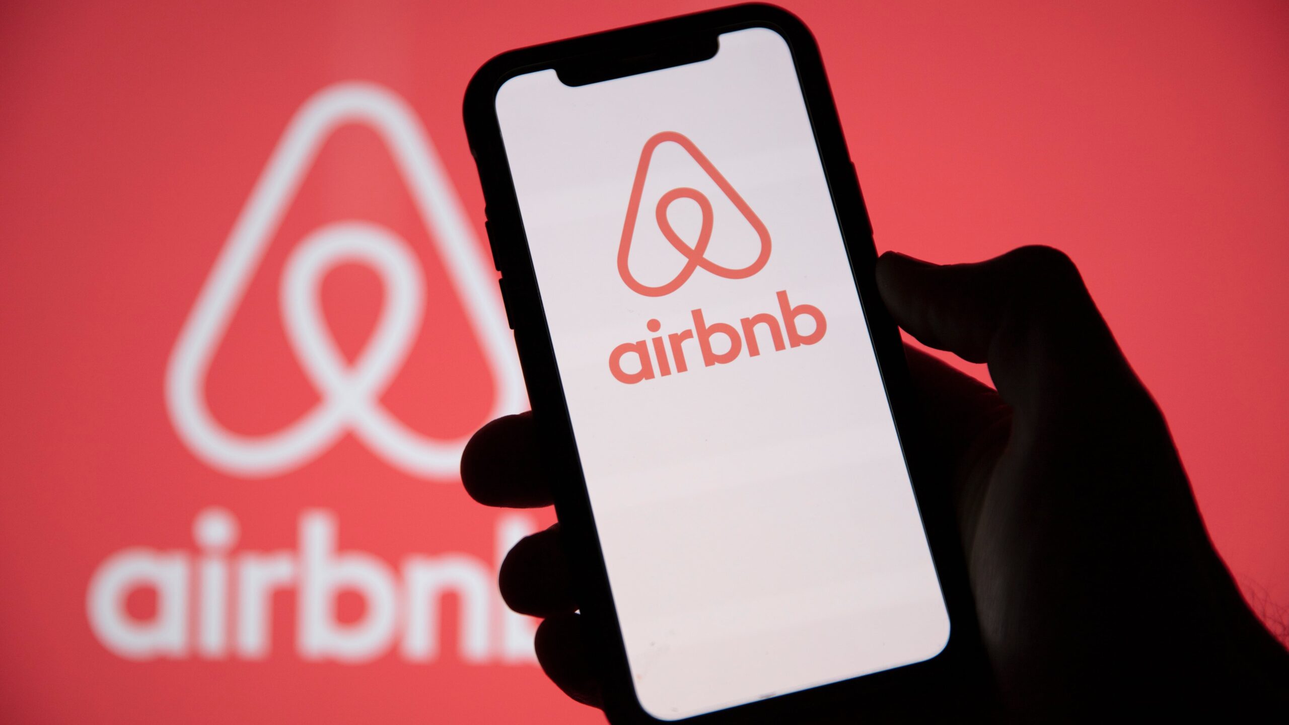 Έφοδοι στα Airbnb από ελεγκτές της ΑΑΔΕ