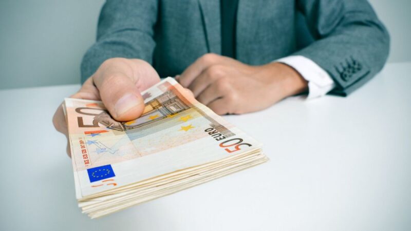 Ελάχιστο Εγγυημένο Εισόδημα: Έρχεται άμεση αύξηση - Πότε θα γίνει