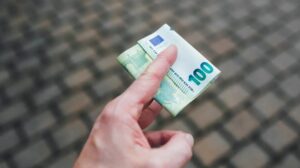 Συντάξεις: Διπλό «Δώρο» Χριστουγέννων και αυξήσεις στα επιδόματα