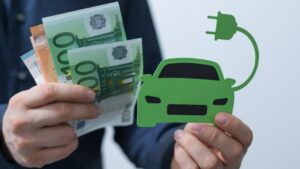Χάνουν την αξία τους τα μεταχειρισμένα ηλεκτρικά αυτοκίνητα