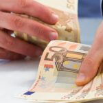 Βρέχει λεφτά από σήμερα Δευτέρα 2/6 – Ποιοι πάνε στα ΑΤΜ