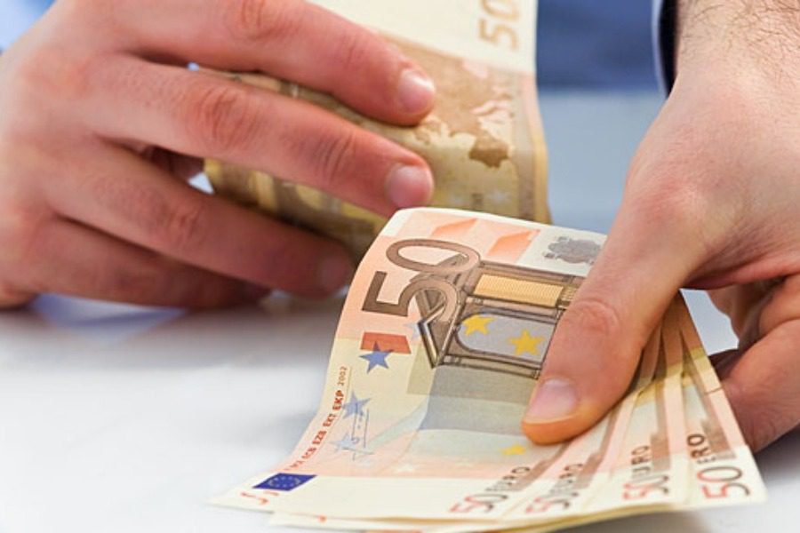 Βρέχει λεφτά από σήμερα Δευτέρα 2/6 - Ποιοι πάνε στα ΑΤΜ