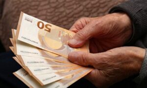 Τριπλή πληρωμή εντός τριών ημερών – Γιορτές με γεμάτες τσέπες