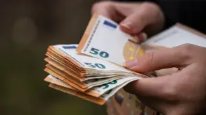 Ζεστό χρήμα από την Περιφέρεια Αττικής σε επιχειρήσεις – Μοιράζει 120 εκ. ευρώ